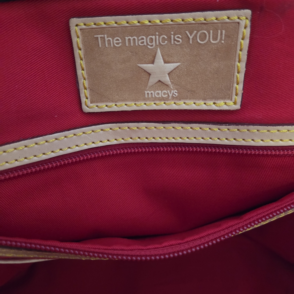 Elegant Black and Tan Tote Bag - Picture 7 of 16